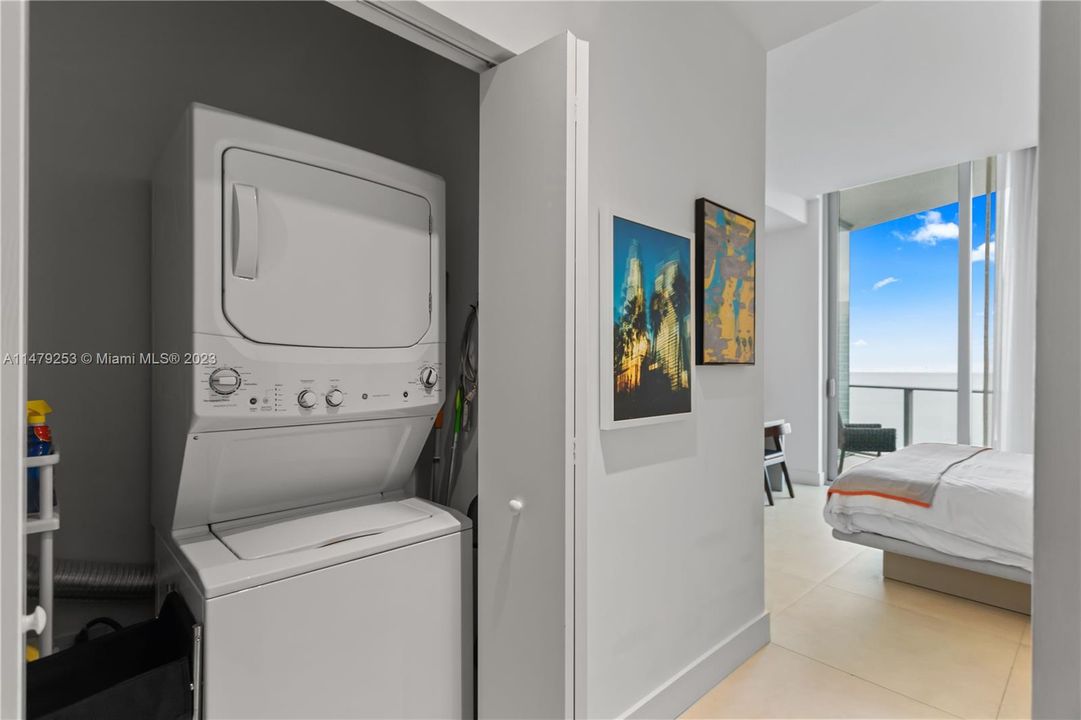 For Sale: $975,000 (2 beds, 2 baths, 1136 Square Feet)