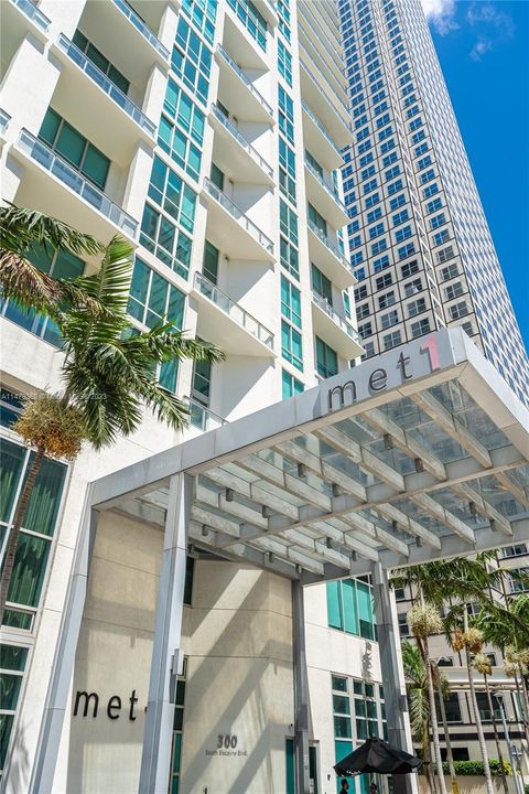 Active With Contract: $419,000 (1 beds, 1 baths, 790 Square Feet)