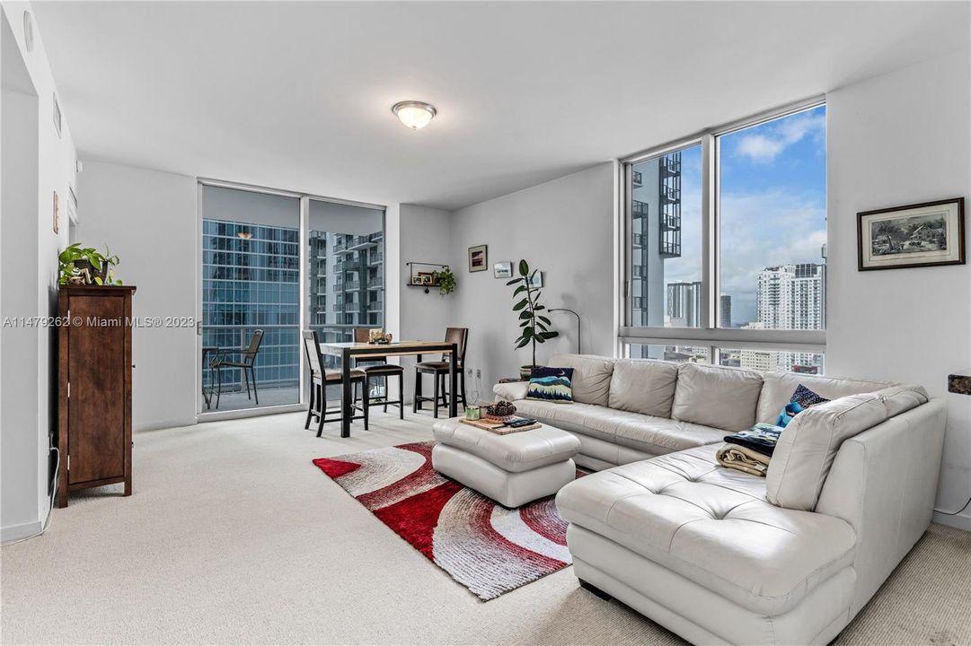 Active With Contract: $419,000 (1 beds, 1 baths, 790 Square Feet)