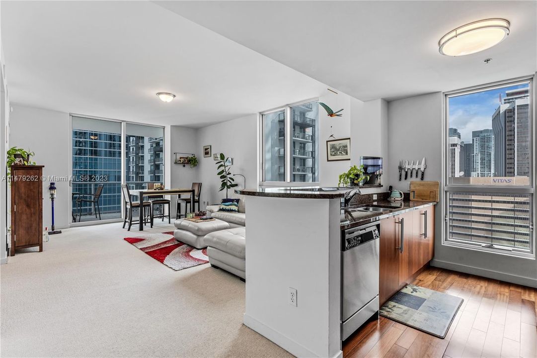 Active With Contract: $419,000 (1 beds, 1 baths, 790 Square Feet)