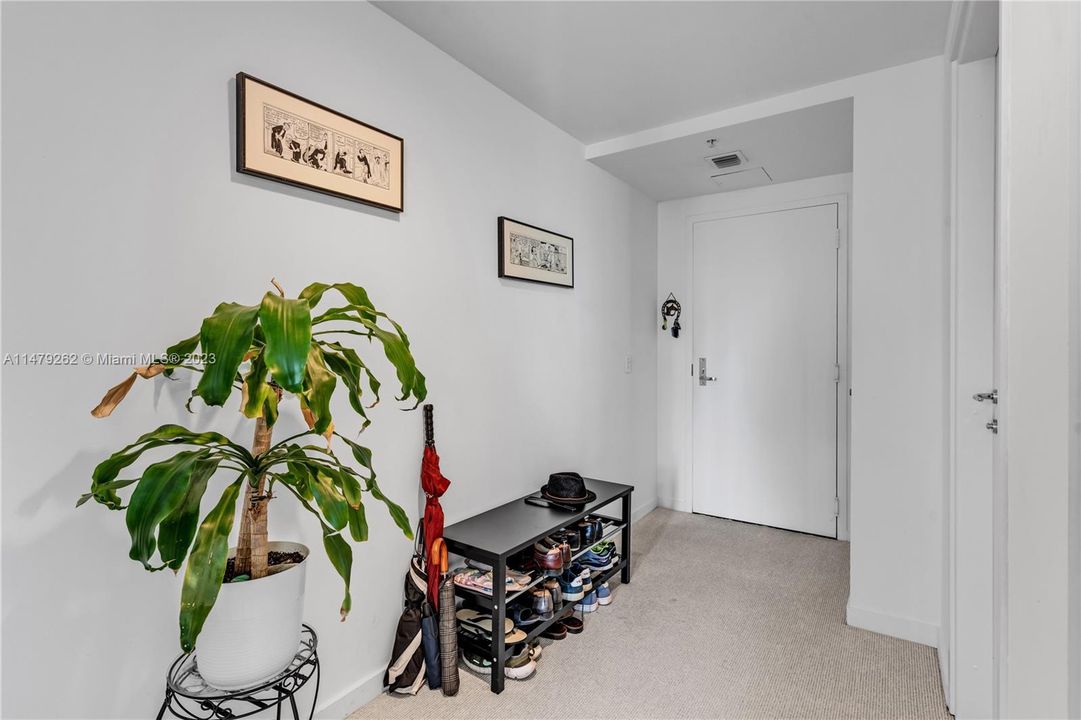 Active With Contract: $419,000 (1 beds, 1 baths, 790 Square Feet)