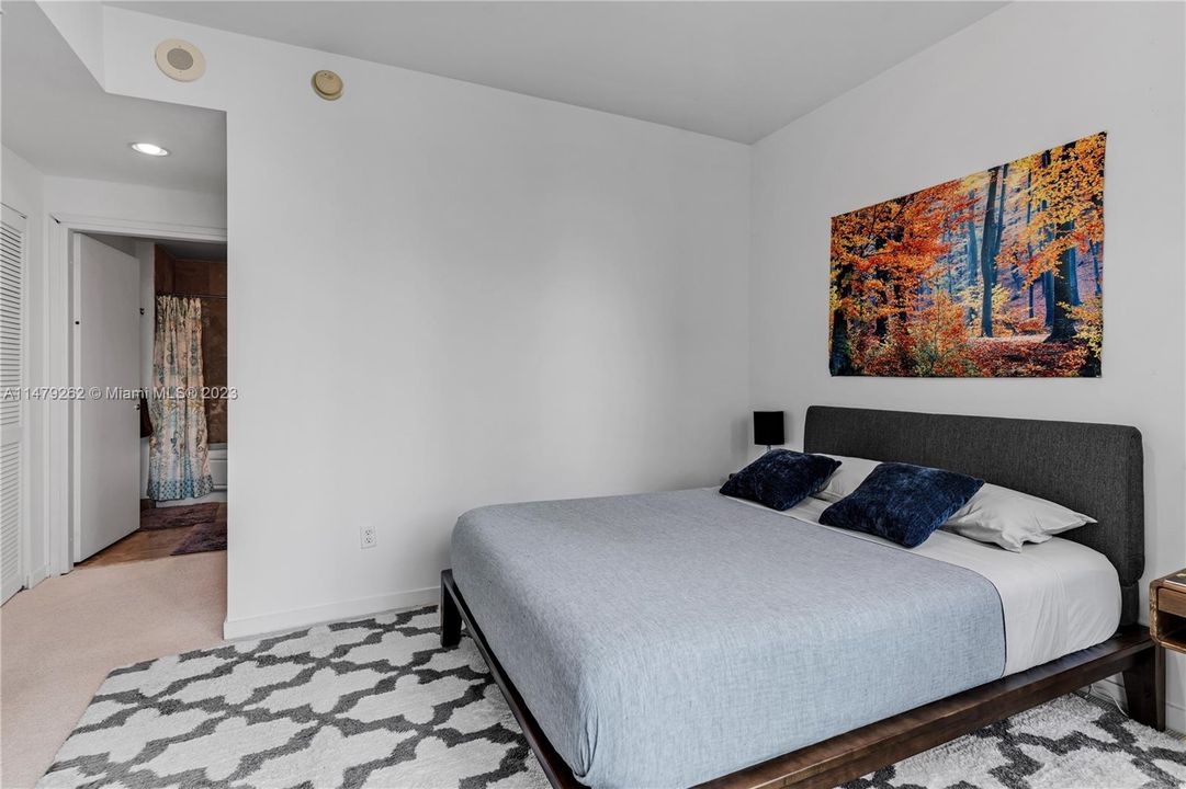 Active With Contract: $419,000 (1 beds, 1 baths, 790 Square Feet)