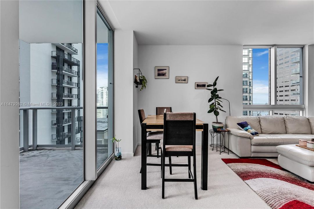 Active With Contract: $419,000 (1 beds, 1 baths, 790 Square Feet)