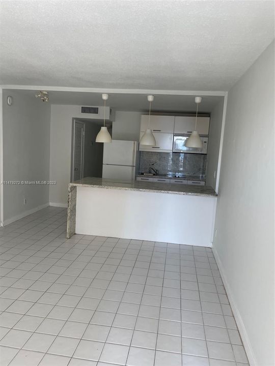 Недавно арендовано: $2,000 (1 спален, 1 ванн, 700 Квадратных фут)