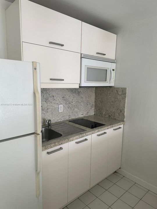 Недавно арендовано: $2,000 (1 спален, 1 ванн, 700 Квадратных фут)