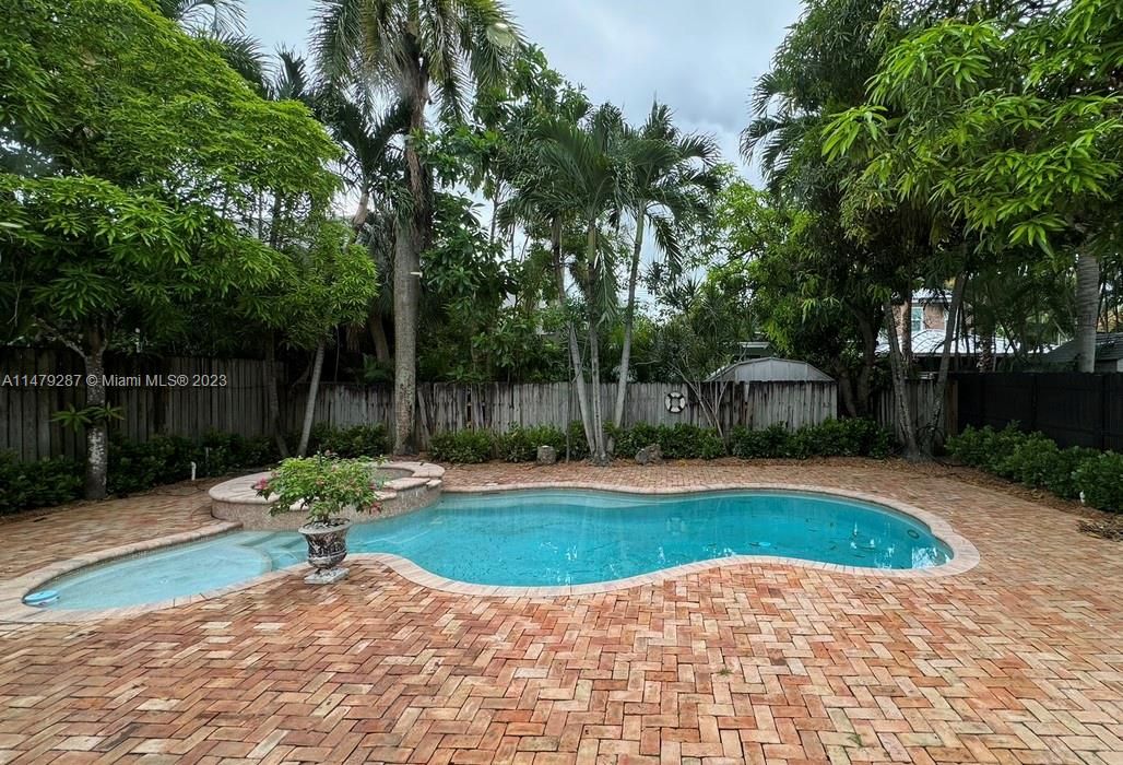 Recently Sold: $1,795,000 (3 beds, 3 baths, 2186 Square Feet)