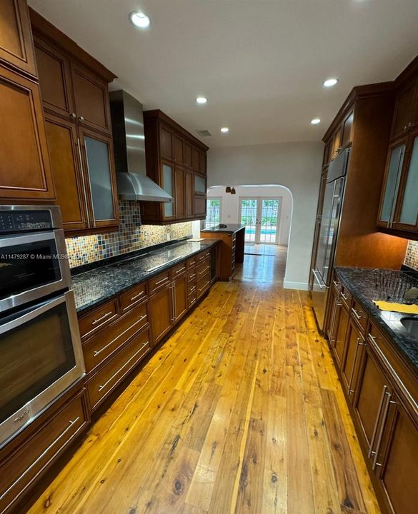 Recently Sold: $1,795,000 (3 beds, 3 baths, 2186 Square Feet)