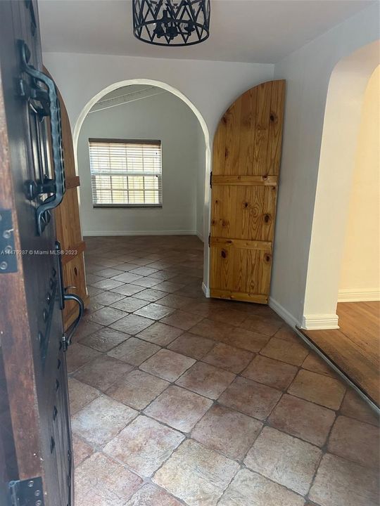Entry + bonus room