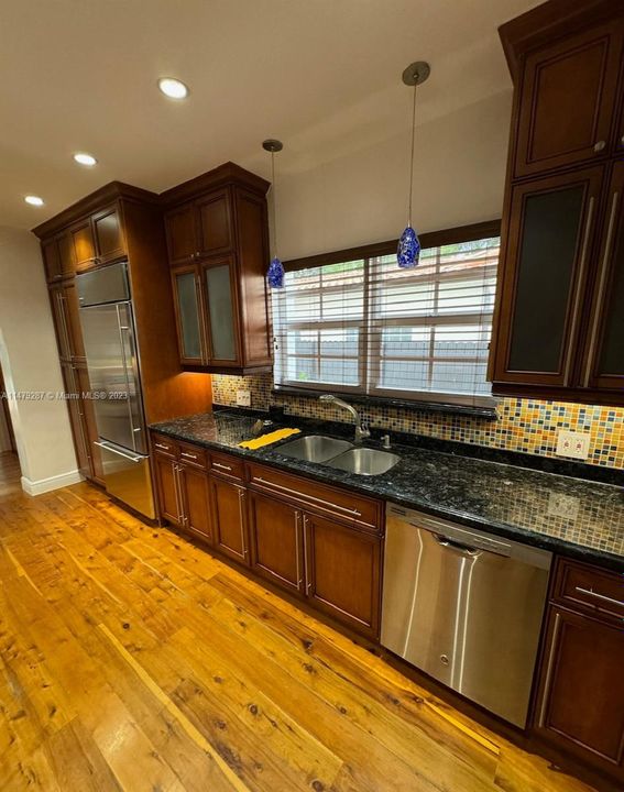 Recently Sold: $1,795,000 (3 beds, 3 baths, 2186 Square Feet)