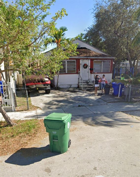 Recently Sold: $437,000 (3 beds, 1 baths, 988 Square Feet)