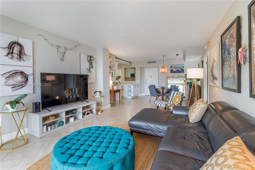 Vendido Recientemente: $429,000 (2 camas, 2 baños, 1192 Pies cuadrados)