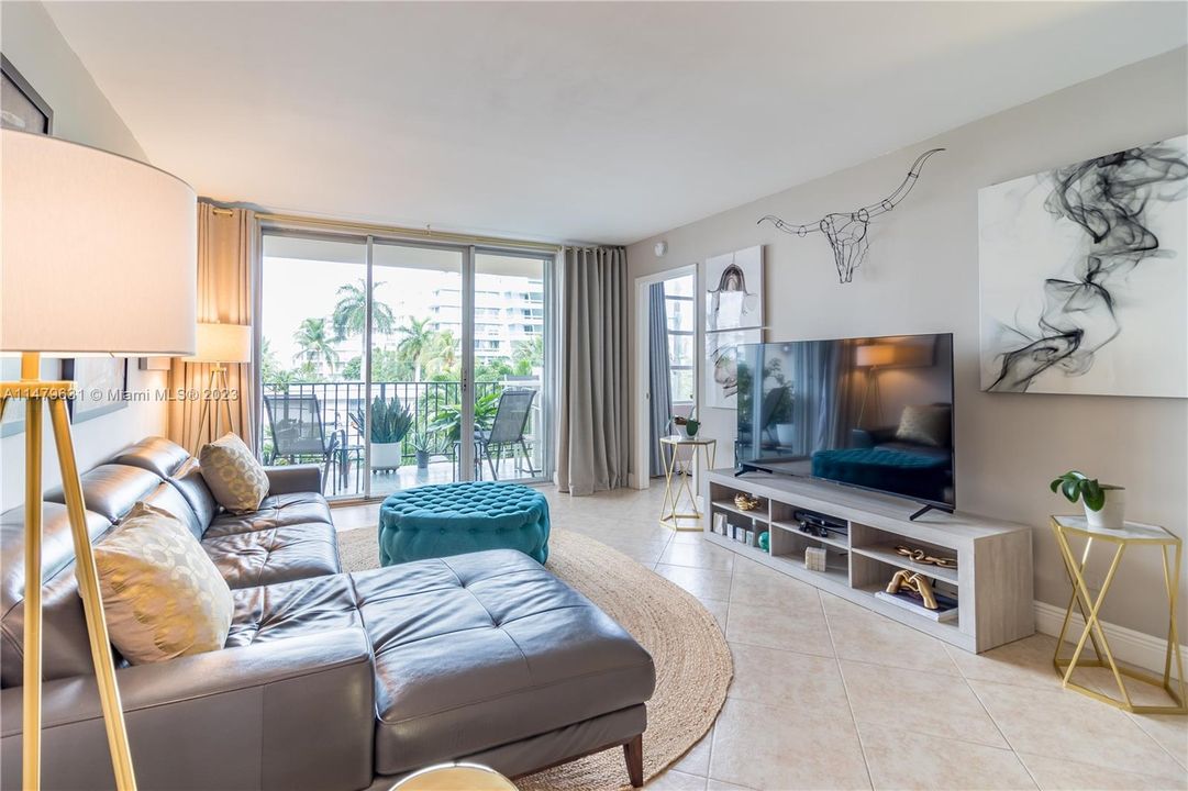 Vendido Recientemente: $429,000 (2 camas, 2 baños, 1192 Pies cuadrados)