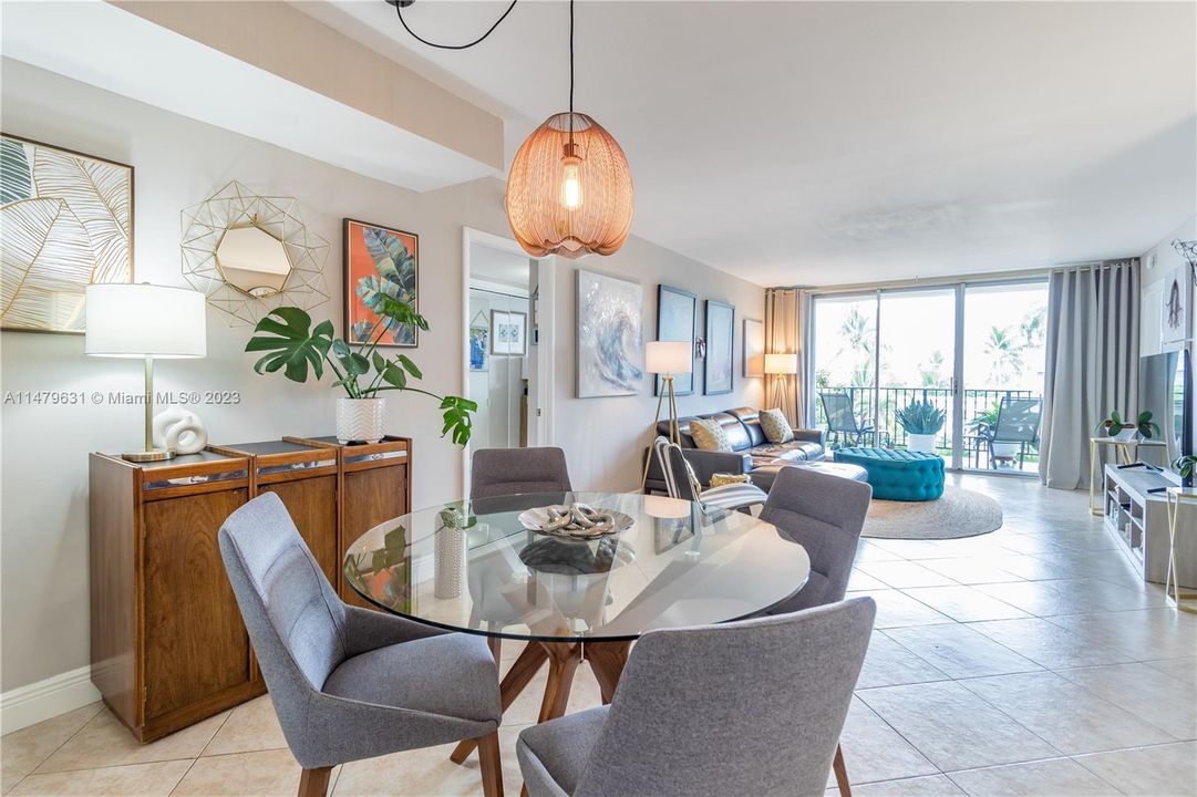 Vendido Recientemente: $429,000 (2 camas, 2 baños, 1192 Pies cuadrados)