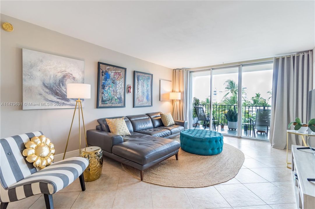 Vendido Recientemente: $429,000 (2 camas, 2 baños, 1192 Pies cuadrados)