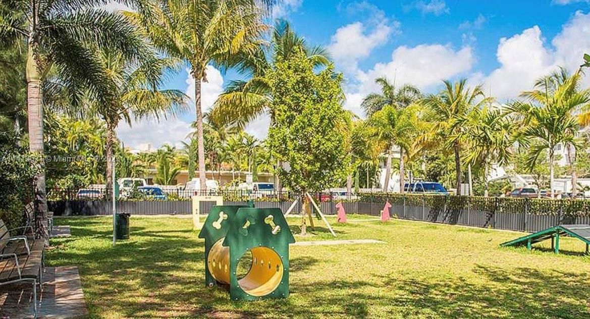 Vendido Recientemente: $429,000 (2 camas, 2 baños, 1192 Pies cuadrados)