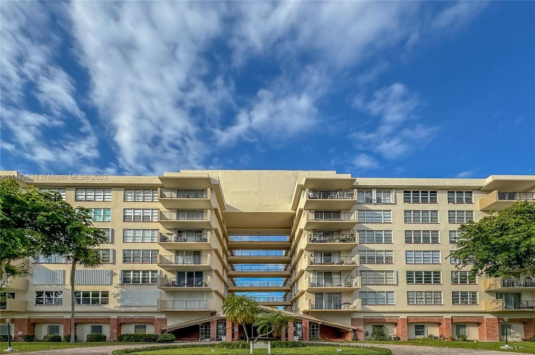 Vendido Recientemente: $429,000 (2 camas, 2 baños, 1192 Pies cuadrados)