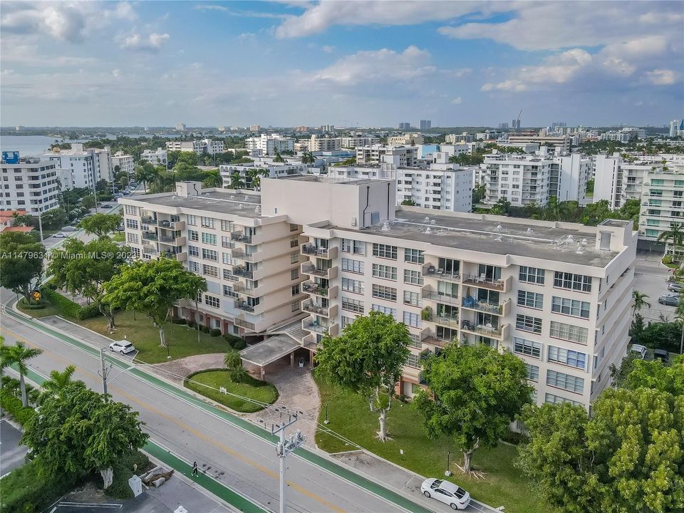 Vendido Recientemente: $429,000 (2 camas, 2 baños, 1192 Pies cuadrados)