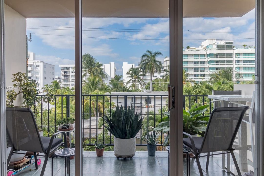 Vendido Recientemente: $429,000 (2 camas, 2 baños, 1192 Pies cuadrados)