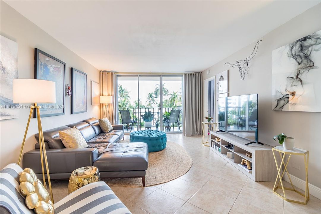 Vendido Recientemente: $429,000 (2 camas, 2 baños, 1192 Pies cuadrados)