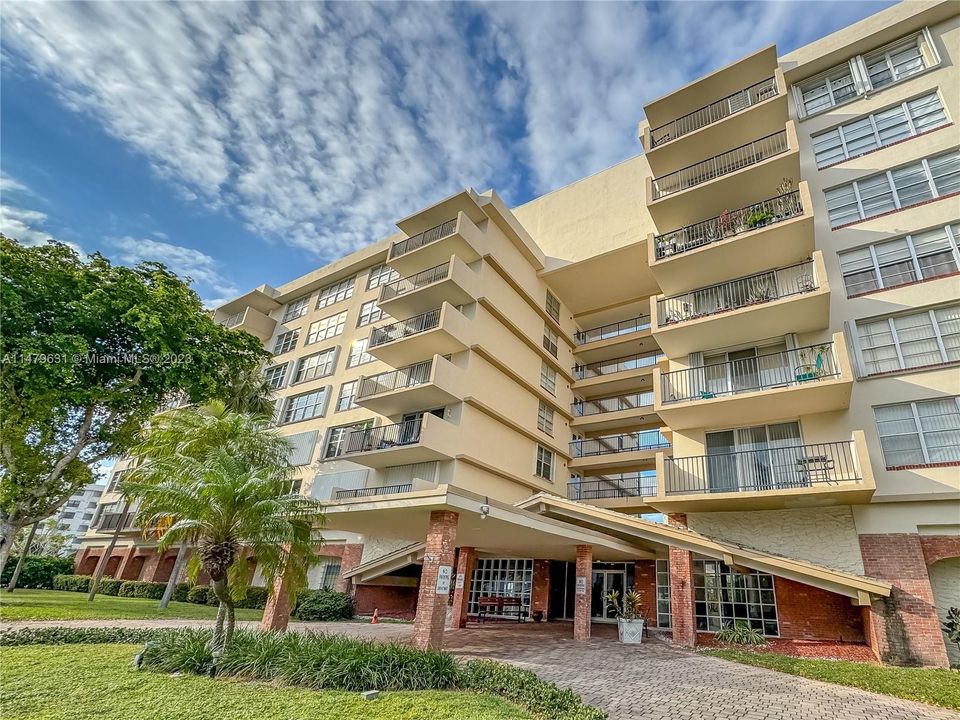Vendido Recientemente: $429,000 (2 camas, 2 baños, 1192 Pies cuadrados)