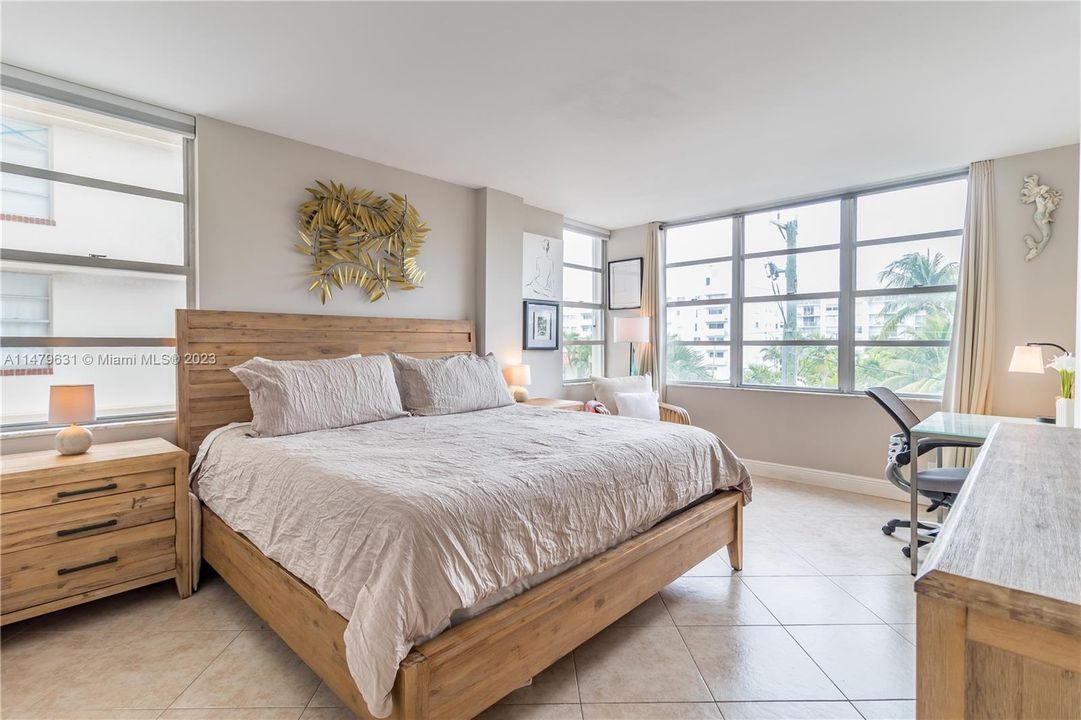 Vendido Recientemente: $429,000 (2 camas, 2 baños, 1192 Pies cuadrados)