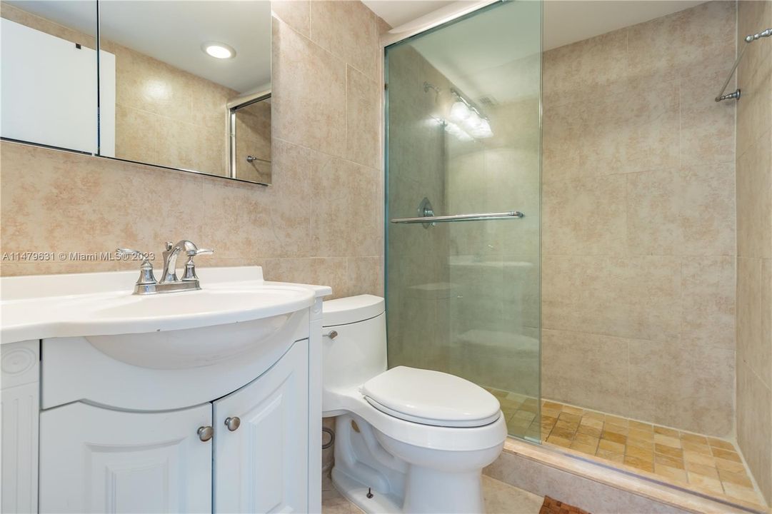 Vendido Recientemente: $429,000 (2 camas, 2 baños, 1192 Pies cuadrados)