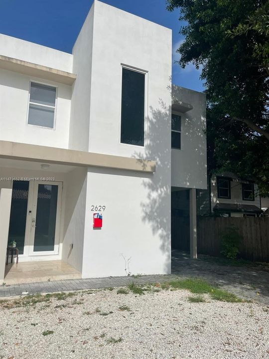 Recently Rented: $4,150 (3 beds, 2 baths, 1514 Square Feet)