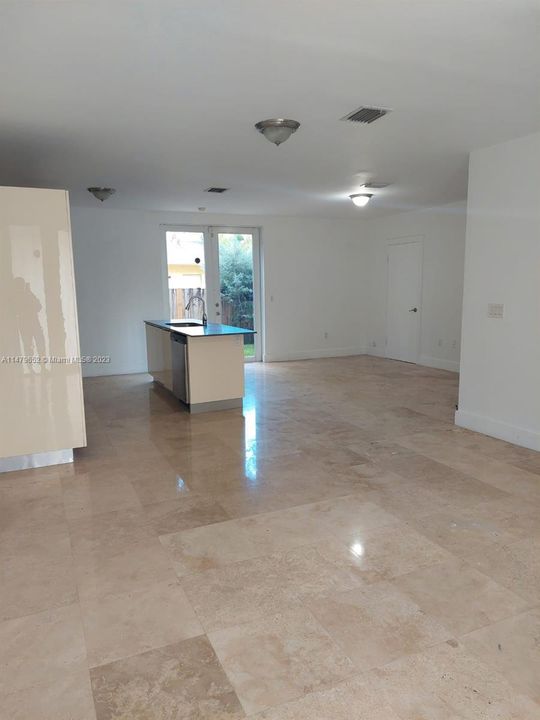 Recently Rented: $4,150 (3 beds, 2 baths, 1514 Square Feet)