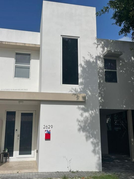 Recently Rented: $4,150 (3 beds, 2 baths, 1514 Square Feet)