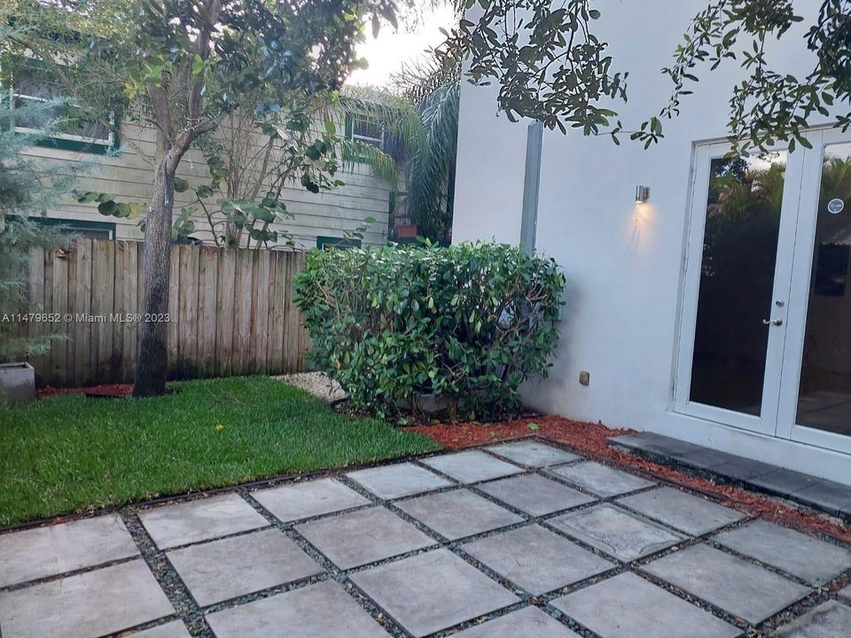 Recently Rented: $4,150 (3 beds, 2 baths, 1514 Square Feet)