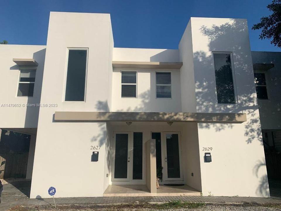 Recently Rented: $4,150 (3 beds, 2 baths, 1514 Square Feet)