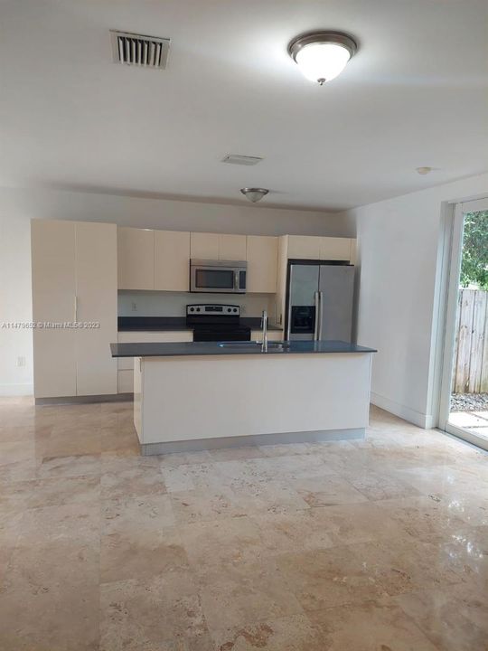 Recently Rented: $4,150 (3 beds, 2 baths, 1514 Square Feet)