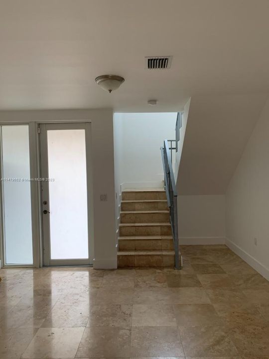 Recently Rented: $4,150 (3 beds, 2 baths, 1514 Square Feet)