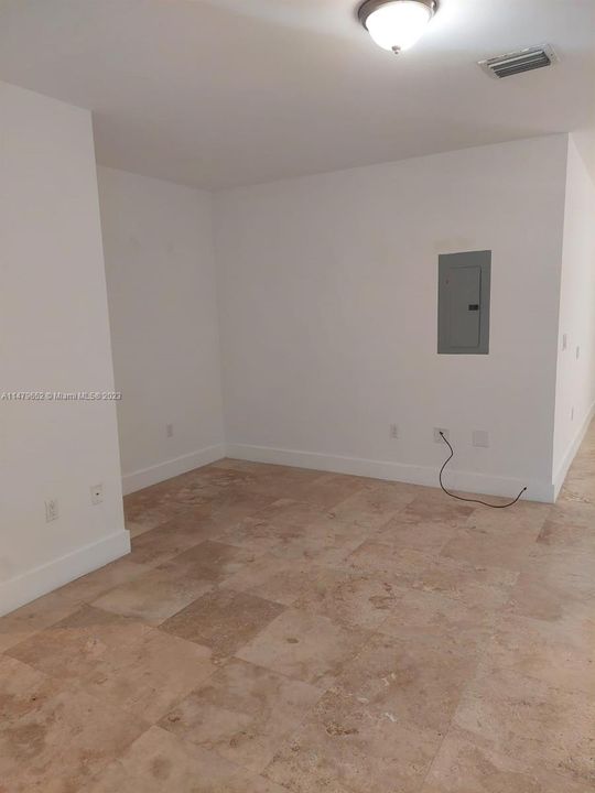 Recently Rented: $4,150 (3 beds, 2 baths, 1514 Square Feet)