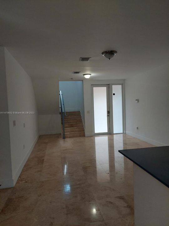 Recently Rented: $4,150 (3 beds, 2 baths, 1514 Square Feet)