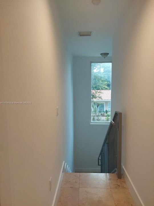 Recently Rented: $4,150 (3 beds, 2 baths, 1514 Square Feet)