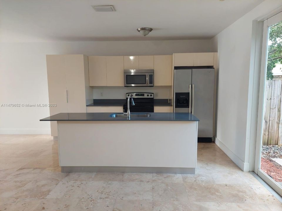 Recently Rented: $4,150 (3 beds, 2 baths, 1514 Square Feet)