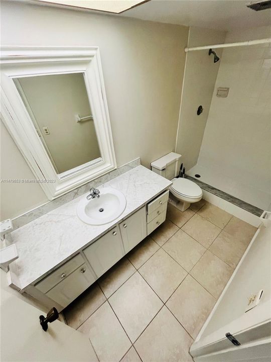 Recently Rented: $2,100 (3 beds, 2 baths, 1200 Square Feet)