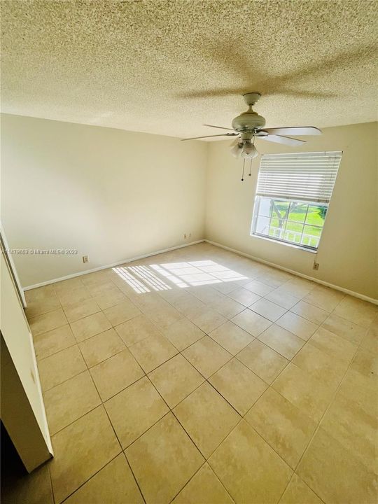 Recently Rented: $2,100 (3 beds, 2 baths, 1200 Square Feet)