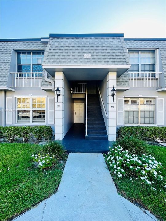 Recently Rented: $2,100 (3 beds, 2 baths, 1200 Square Feet)