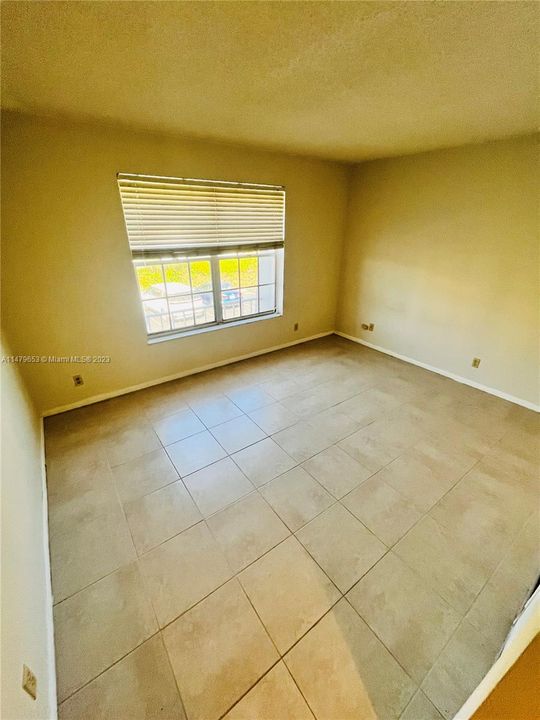 Recently Rented: $2,100 (3 beds, 2 baths, 1200 Square Feet)