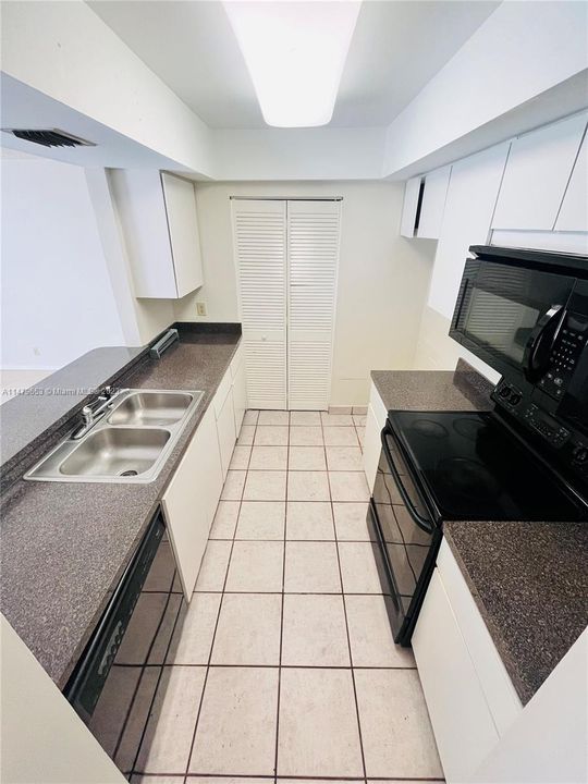 Recently Rented: $2,100 (3 beds, 2 baths, 1200 Square Feet)