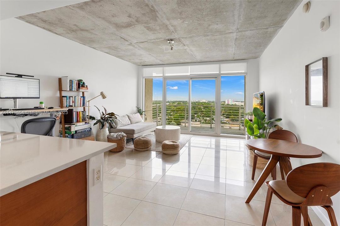 Recently Sold: $515,000 (1 beds, 1 baths, 726 Square Feet)