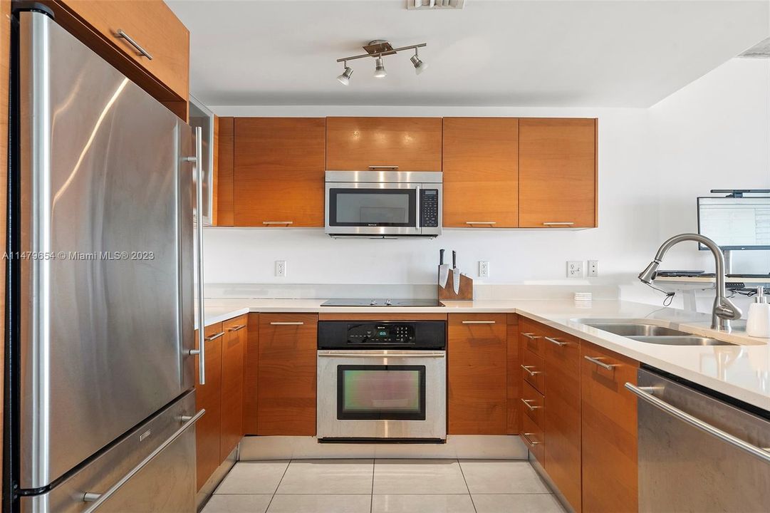 Recently Sold: $515,000 (1 beds, 1 baths, 726 Square Feet)