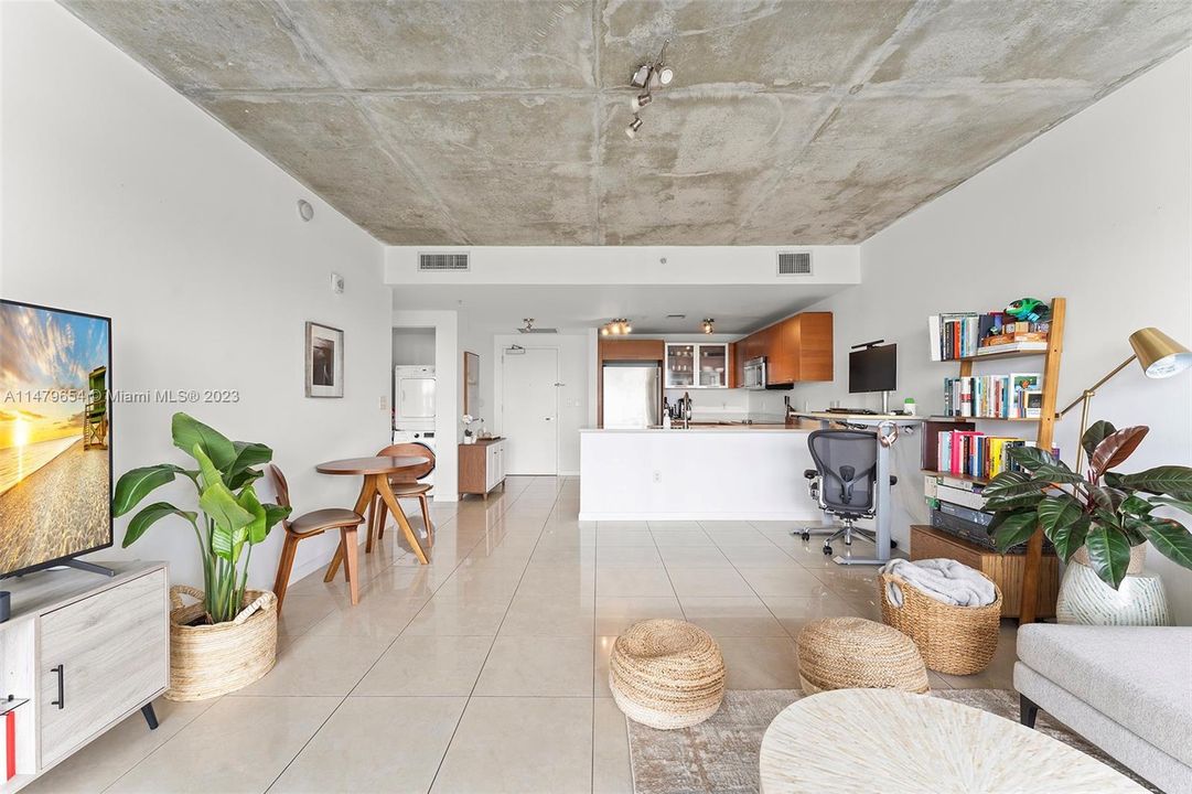 Recently Sold: $515,000 (1 beds, 1 baths, 726 Square Feet)