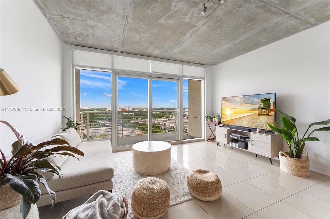 Recently Sold: $515,000 (1 beds, 1 baths, 726 Square Feet)