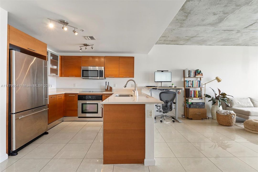 Recently Sold: $515,000 (1 beds, 1 baths, 726 Square Feet)