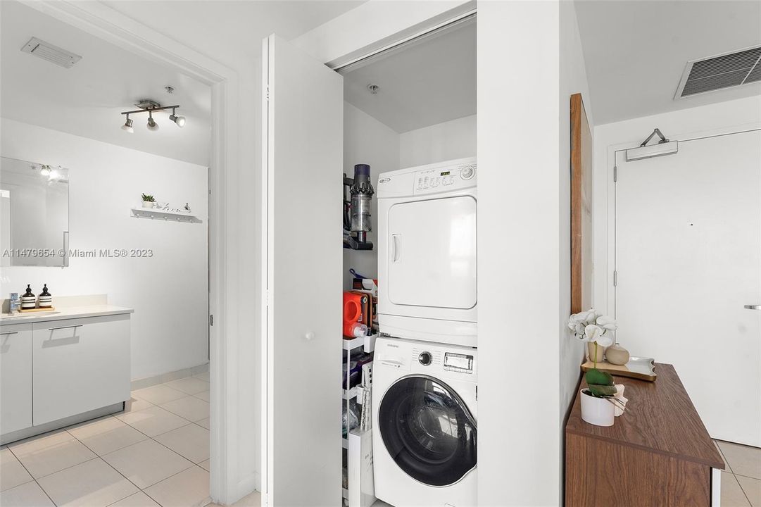 Recently Sold: $515,000 (1 beds, 1 baths, 726 Square Feet)