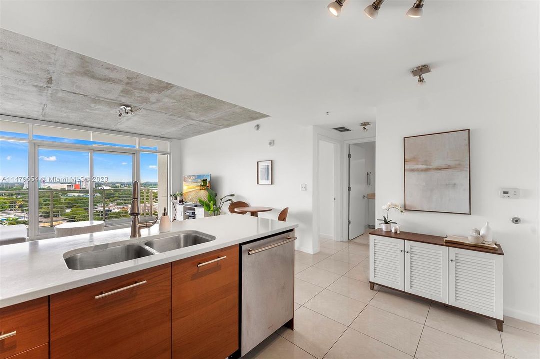 Recently Sold: $515,000 (1 beds, 1 baths, 726 Square Feet)