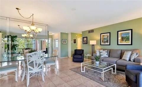 Vendido Recientemente: $225,000 (2 camas, 2 baños, 1100 Pies cuadrados)